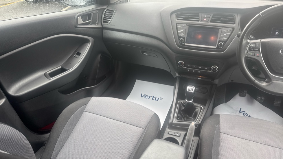 Hyundai i20 1.2 Premium Nav 5dr Petrol Hatchback - Image 14