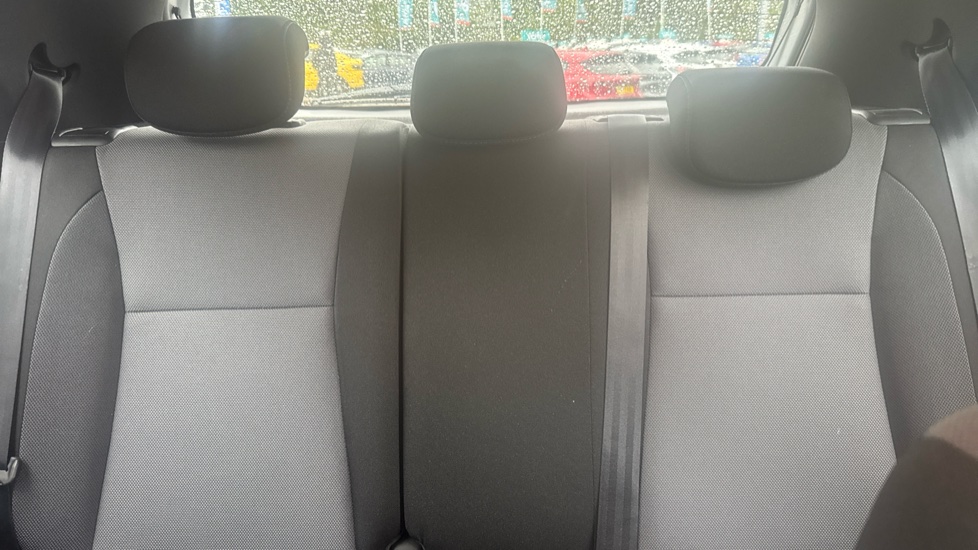 Hyundai i20 1.2 Premium Nav 5dr Petrol Hatchback - Image 15