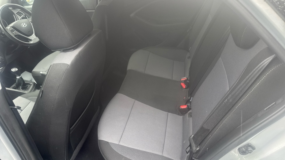 Hyundai i20 1.2 Premium Nav 5dr Petrol Hatchback - Image 16