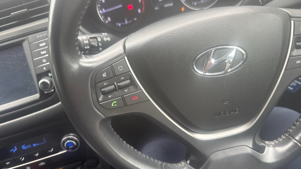 Hyundai i20 1.2 Premium Nav 5dr Petrol Hatchback - Image 22
