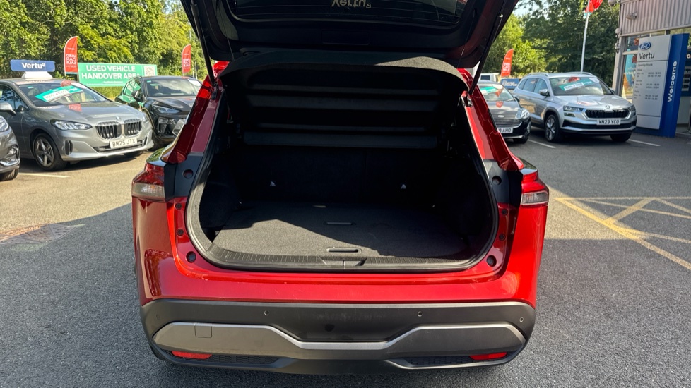 Nissan Qashqai 1.3 DiG-T MH N-Connecta 5dr Petrol Hatchback - Image 4
