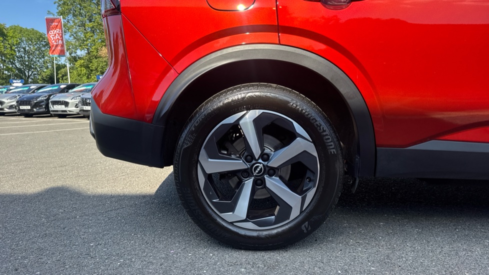 Nissan Qashqai 1.3 DiG-T MH N-Connecta 5dr Petrol Hatchback - Image 7