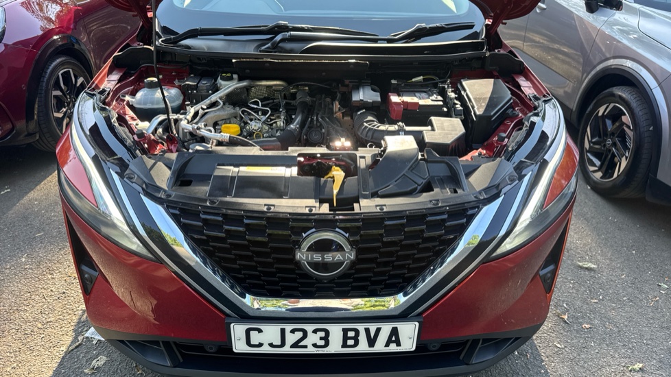 Nissan Qashqai 1.3 DiG-T MH N-Connecta 5dr Petrol Hatchback - Image 8