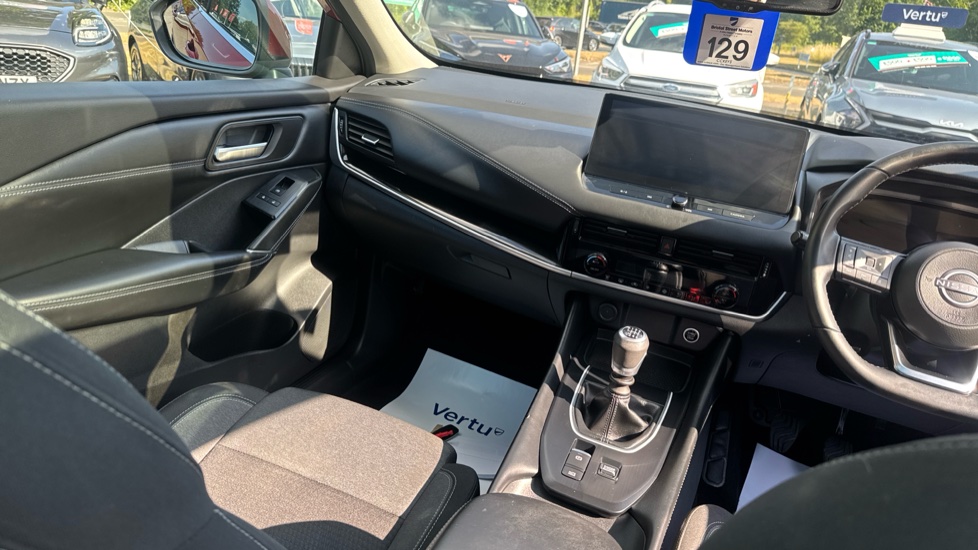 Nissan Qashqai 1.3 DiG-T MH N-Connecta 5dr Petrol Hatchback - Image 14