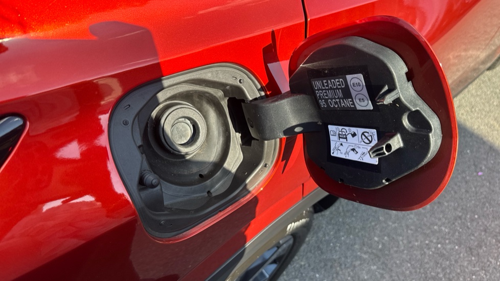 Nissan Qashqai 1.3 DiG-T MH N-Connecta 5dr Petrol Hatchback - Image 21