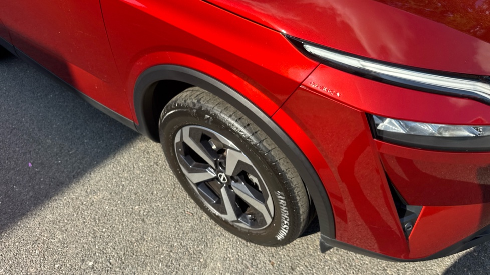 Nissan Qashqai 1.3 DiG-T MH N-Connecta 5dr Petrol Hatchback - Image 24