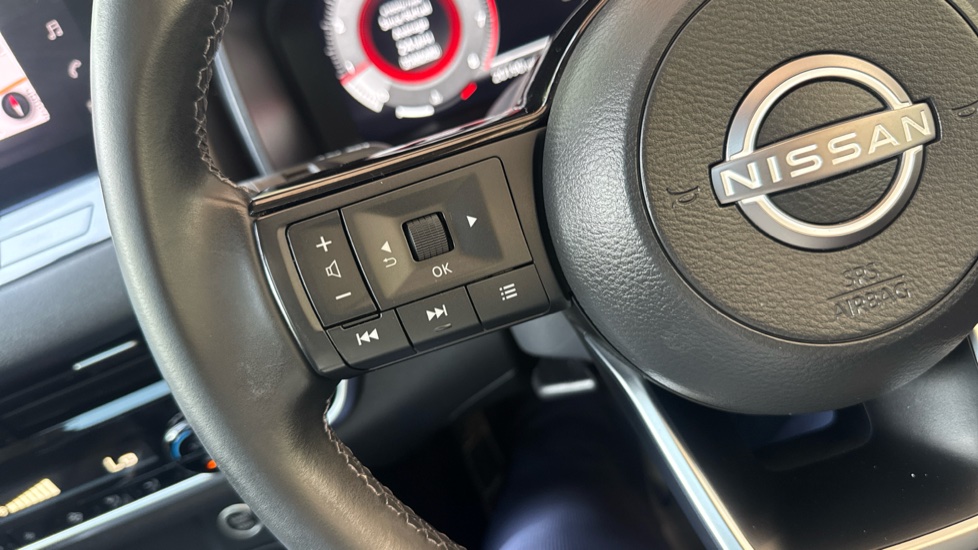 Nissan Qashqai 1.3 DiG-T MH N-Connecta 5dr Petrol Hatchback - Image 26