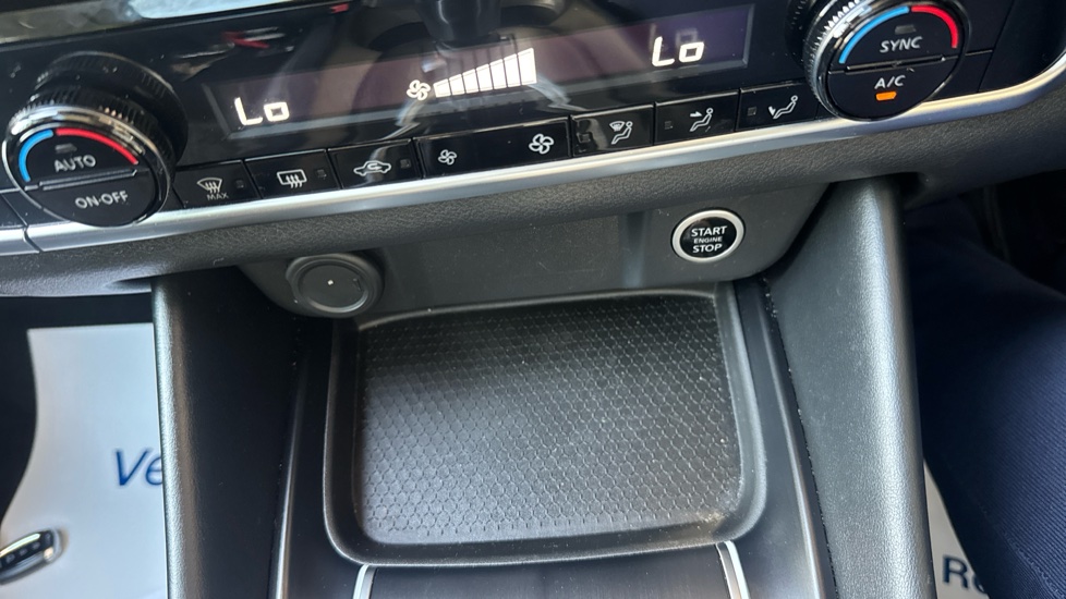 Nissan Qashqai 1.3 DiG-T MH N-Connecta 5dr Petrol Hatchback - Image 30