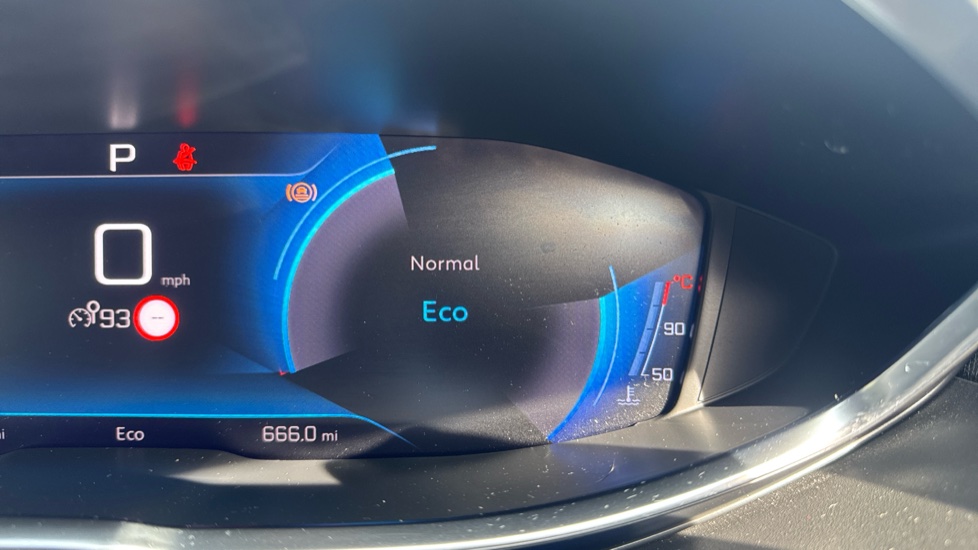 Peugeot 3008 1.5 BlueHDi GT Premium 5dr EAT8 Diesel Estate - Image 47