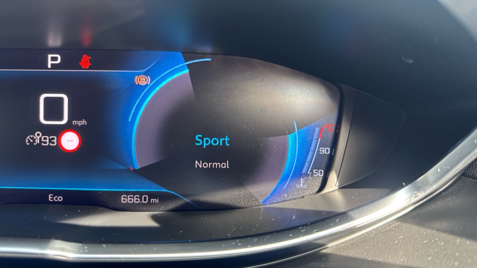 Peugeot 3008 1.5 BlueHDi GT Premium 5dr EAT8 Diesel Estate - Image 48