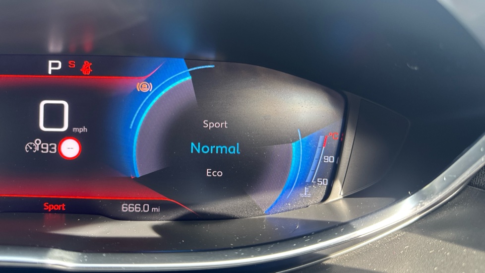 Peugeot 3008 1.5 BlueHDi GT Premium 5dr EAT8 Diesel Estate - Image 49