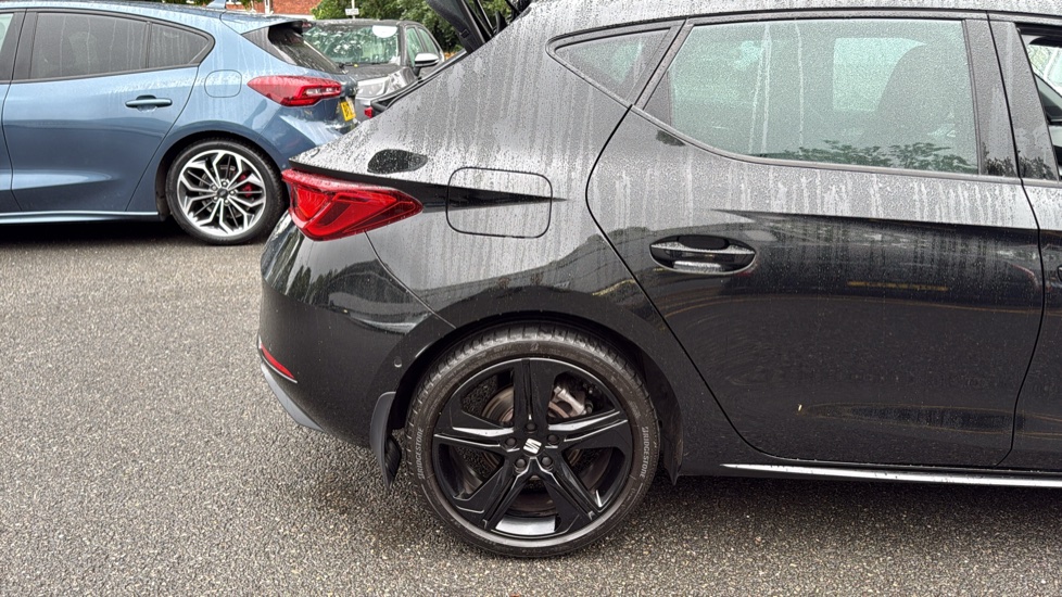 SEAT Leon 1.5 TSI 150 FR Black Edition 5dr [DAP] Petrol Hatchback - Image 3