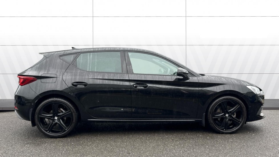 SEAT Leon 1.5 TSI 150 FR Black Edition 5dr [DAP] Petrol Hatchback - Image 5