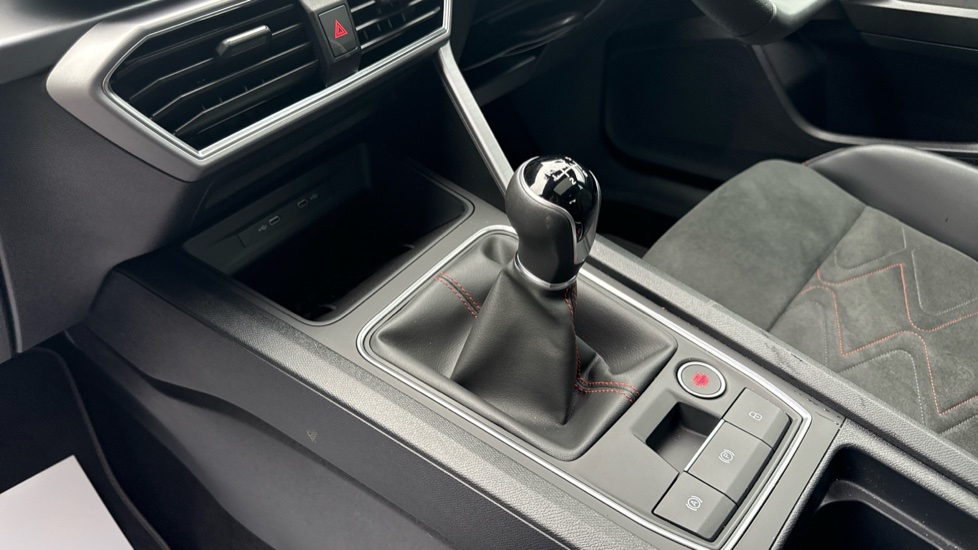 SEAT Leon 1.5 TSI 150 FR Black Edition 5dr [DAP] Petrol Hatchback - Image 13