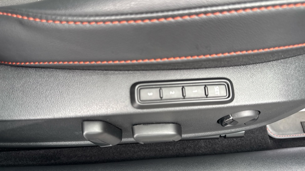 SEAT Leon 1.5 TSI 150 FR Black Edition 5dr [DAP] Petrol Hatchback - Image 28