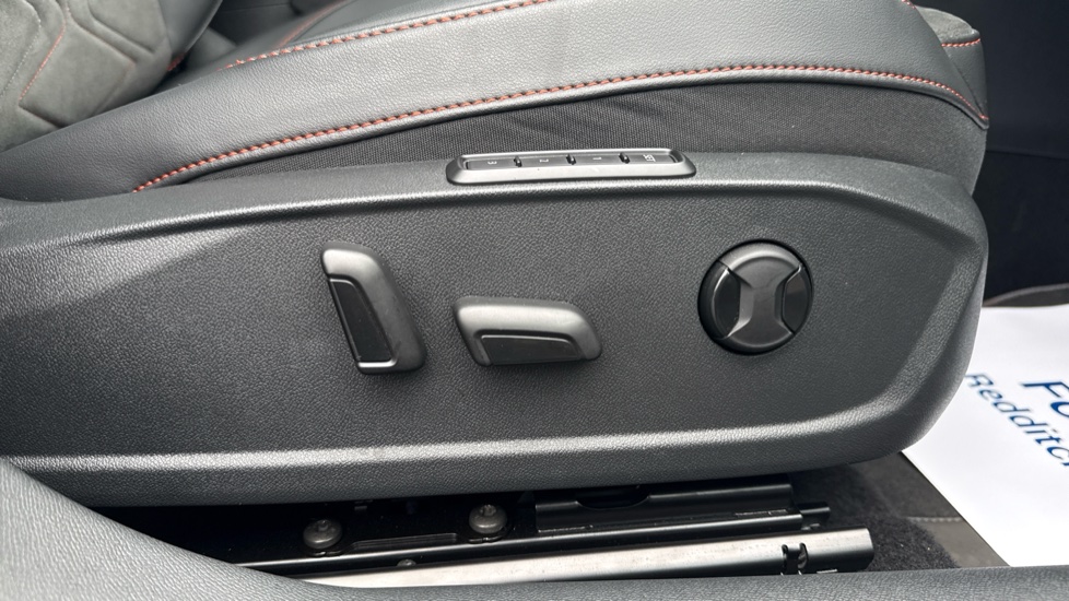 SEAT Leon 1.5 TSI 150 FR Black Edition 5dr [DAP] Petrol Hatchback - Image 29