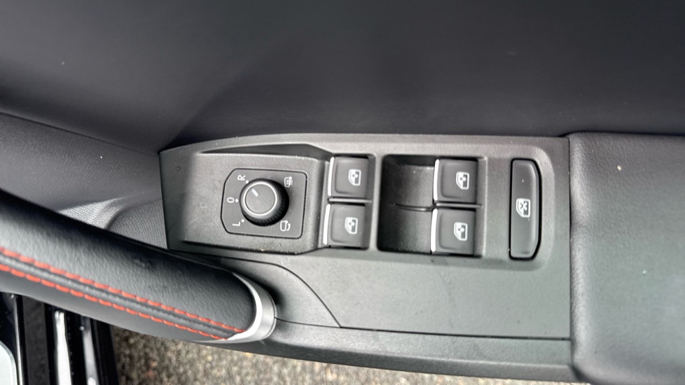 SEAT Leon 1.5 TSI 150 FR Black Edition 5dr [DAP] Petrol Hatchback - Image 30
