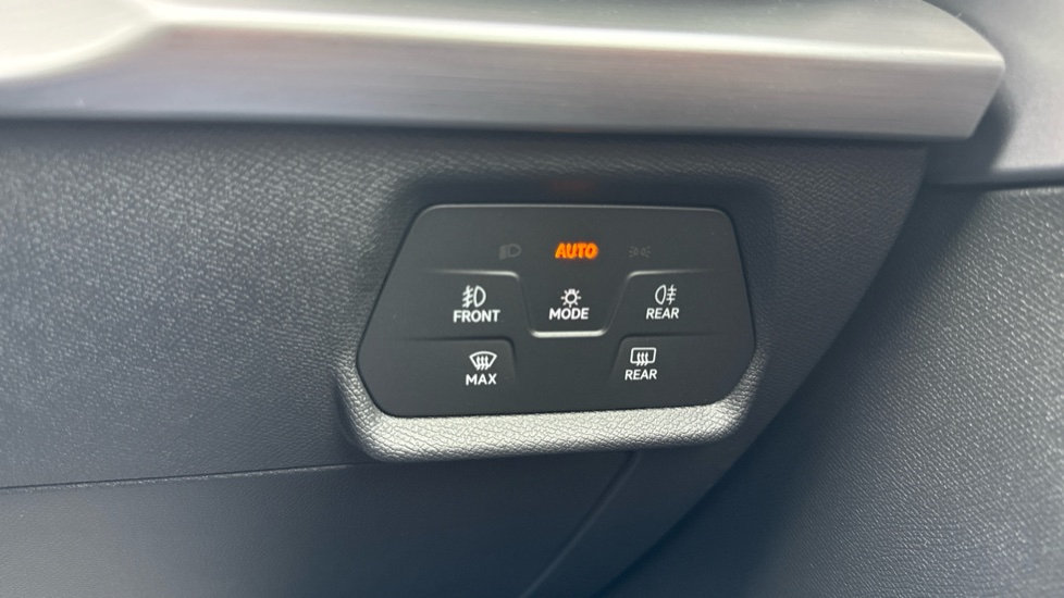 SEAT Leon 1.5 TSI 150 FR Black Edition 5dr [DAP] Petrol Hatchback - Image 31