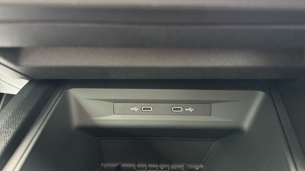 SEAT Leon 1.5 TSI 150 FR Black Edition 5dr [DAP] Petrol Hatchback - Image 36