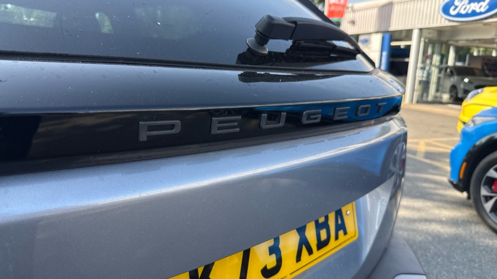Peugeot 2008 1.2 PureTech 130 Allure 5dr Petrol Estate - Image 21