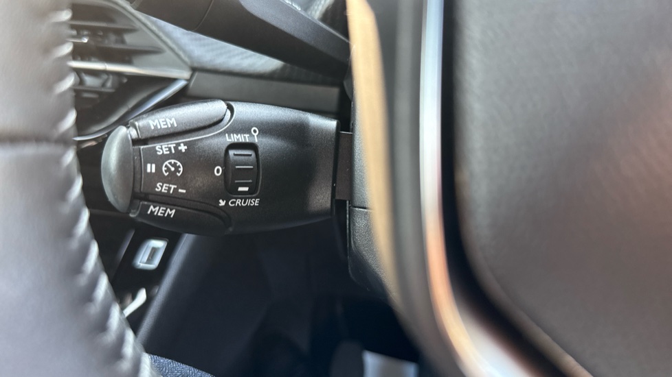 Peugeot 2008 1.2 PureTech 130 Allure 5dr Petrol Estate - Image 28