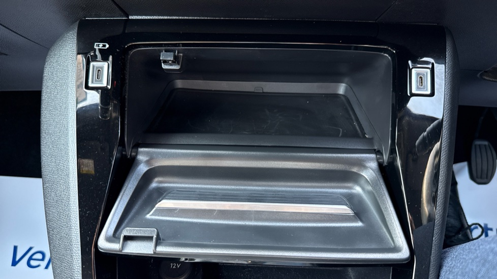 Peugeot 2008 1.2 PureTech 130 Allure 5dr Petrol Estate - Image 32
