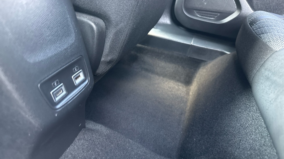 Peugeot 2008 1.2 PureTech 130 Allure 5dr Petrol Estate - Image 37