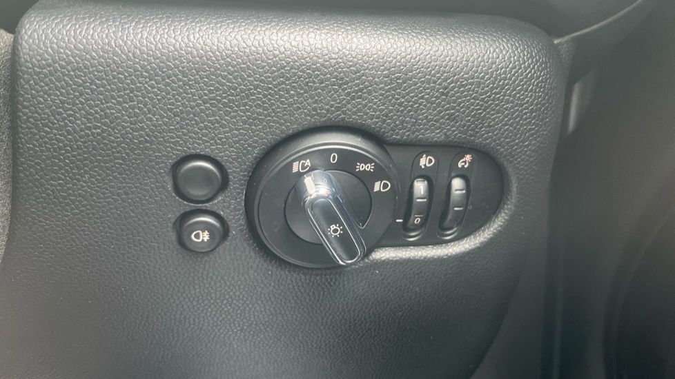 MINI Cooper 1.5 C Classic 5dr Auto Petrol Hatchback - Image 22