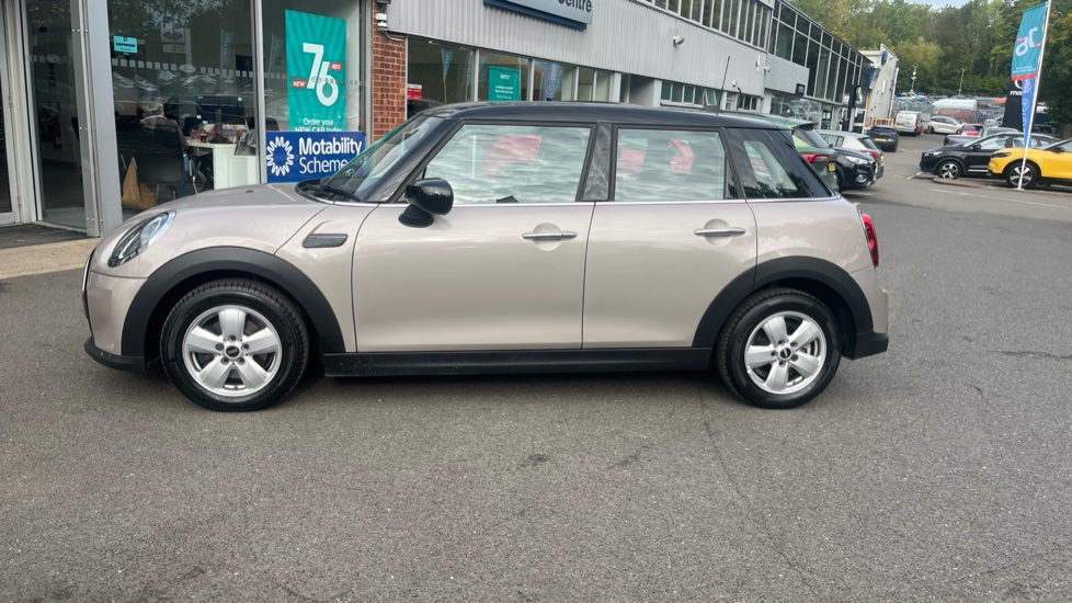 MINI Cooper 1.5 C Classic 5dr Auto Petrol Hatchback - Image 41