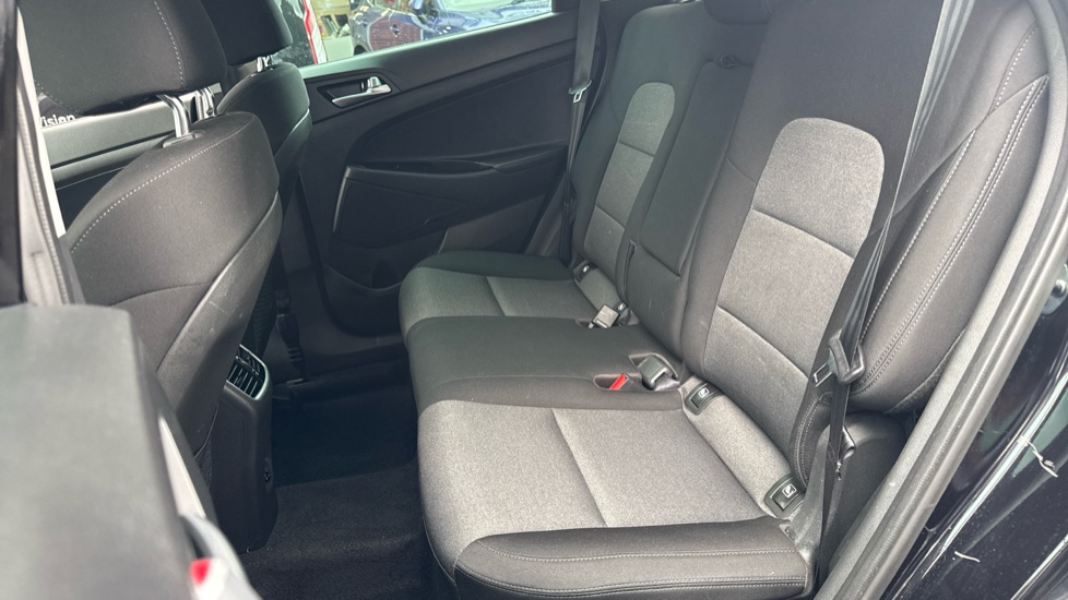 Hyundai TUCSON 1.6 GDi SE Nav 5dr 2WD Petrol Estate - Image 16