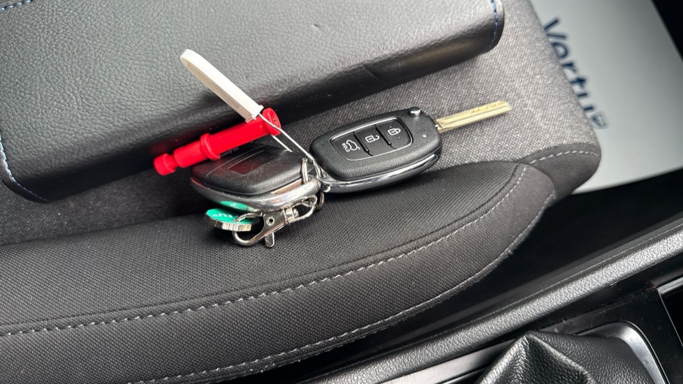 Hyundai TUCSON 1.6 GDi SE Nav 5dr 2WD Petrol Estate - Image 19