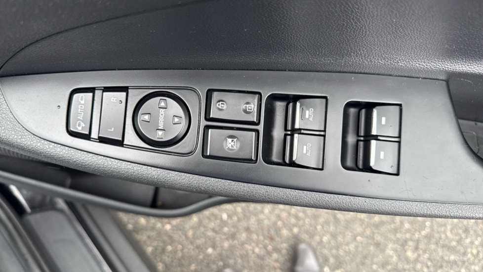 Hyundai TUCSON 1.6 GDi SE Nav 5dr 2WD Petrol Estate - Image 23