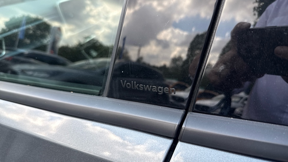 Volkswagen T-Roc 1.5 TSI Style 5dr Petrol Hatchback - Image 29