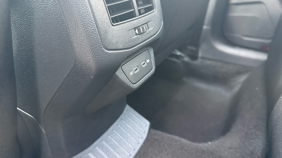 Volkswagen T-Roc 1.5 TSI Style 5dr Petrol Hatchback - Image 30