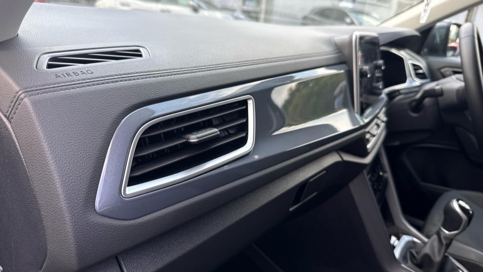 Volkswagen T-Roc 1.5 TSI Style 5dr Petrol Hatchback - Image 34