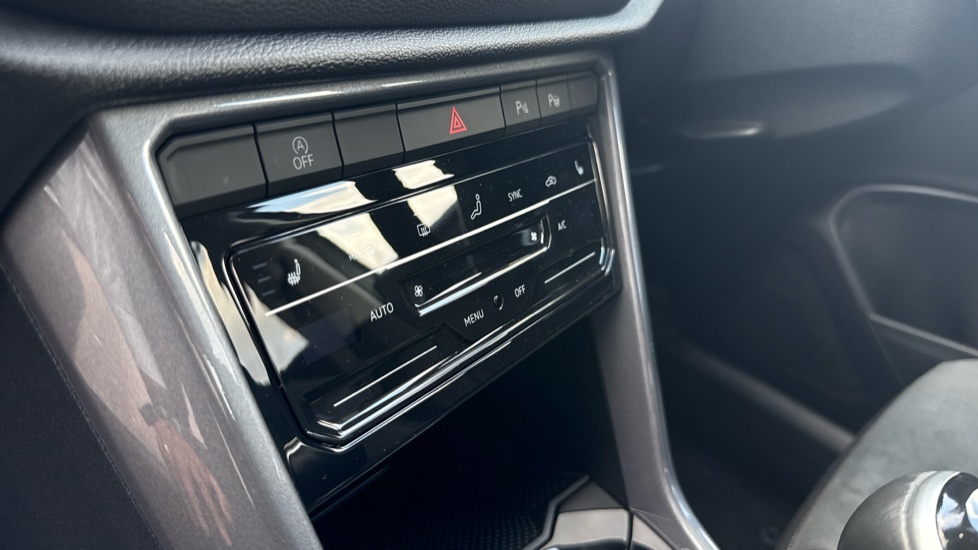 Volkswagen T-Roc 1.5 TSI Style 5dr Petrol Hatchback - Image 37