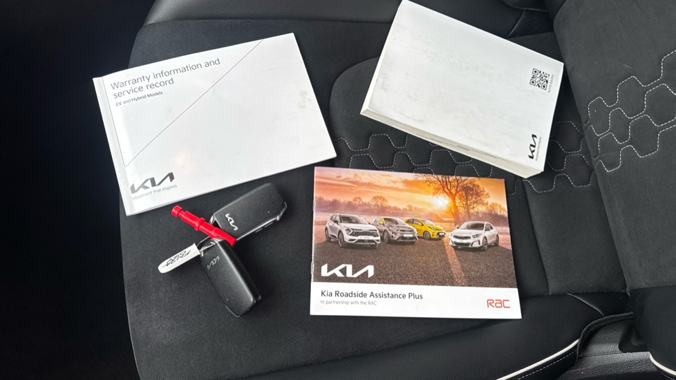 Kia Sportage 1.6T GDi PHEV GT-Line 5dr Auto AWD Estate - Image 19