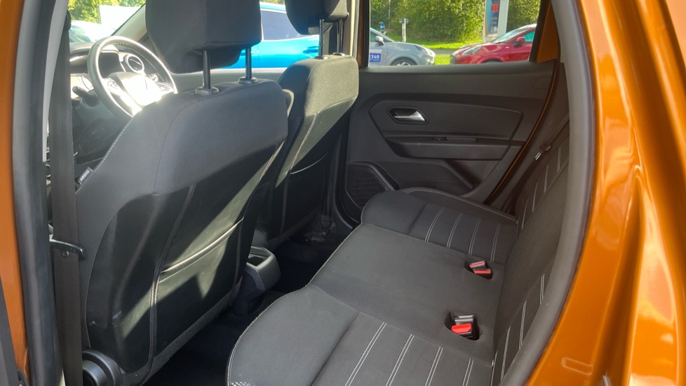 Dacia Duster 1.6 SCe Prestige 5dr Petrol Estate - Image 16