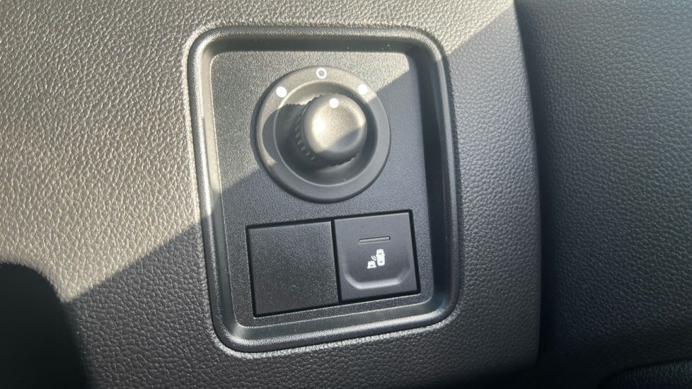 Dacia Duster 1.6 SCe Prestige 5dr Petrol Estate - Image 21