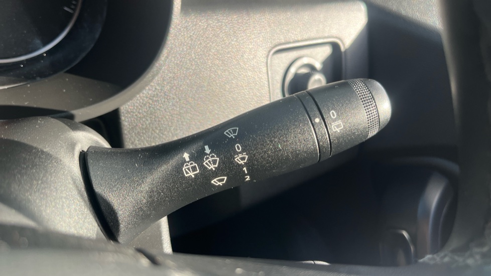 Dacia Duster 1.6 SCe Prestige 5dr Petrol Estate - Image 22