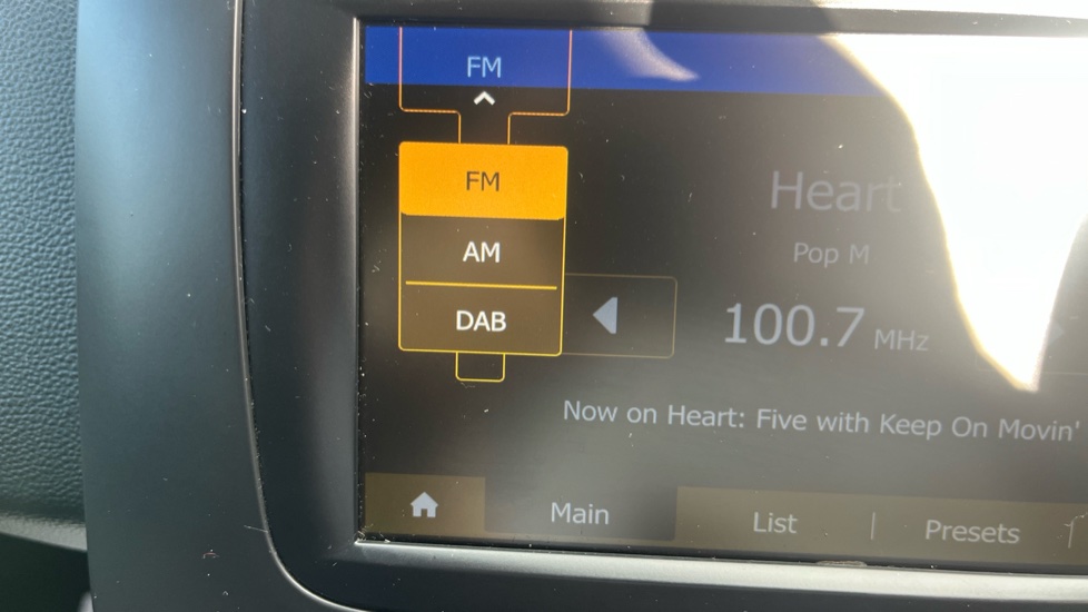 Dacia Duster 1.6 SCe Prestige 5dr Petrol Estate - Image 32