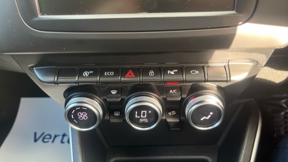 Dacia Duster 1.6 SCe Prestige 5dr Petrol Estate - Image 34