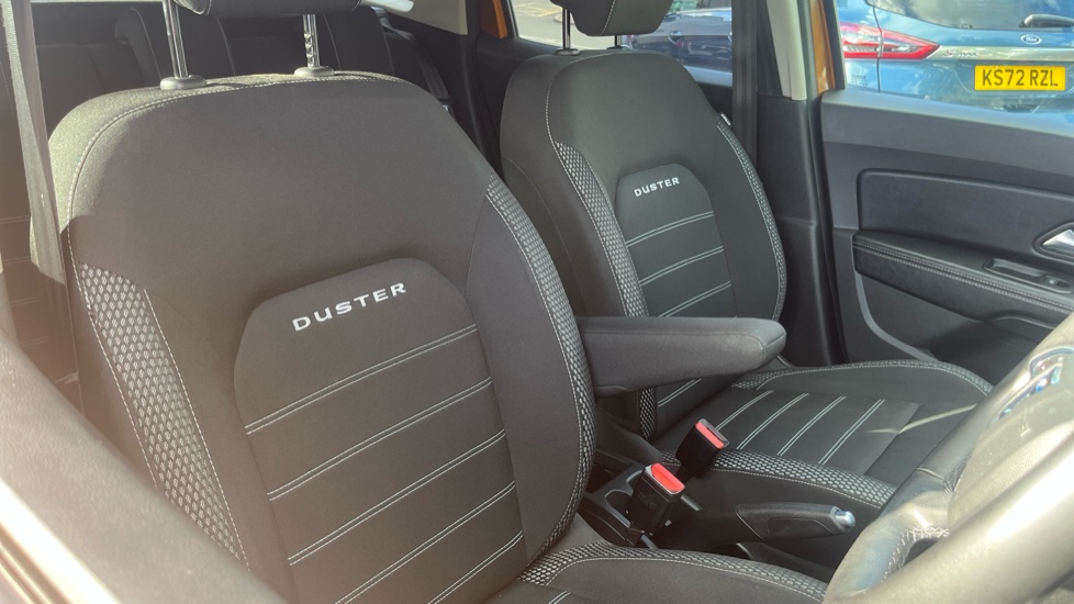 Dacia Duster 1.6 SCe Prestige 5dr Petrol Estate - Image 37