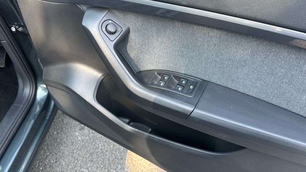 SEAT Ateca 1.5 TSI EVO SE Technology 5dr DSG Petrol Estate - Image 30