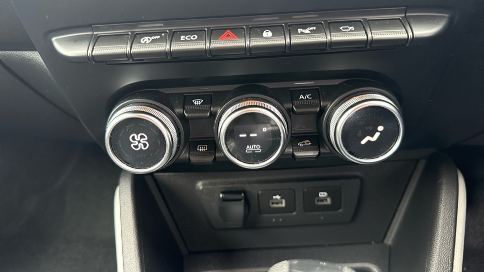 Dacia Duster 1.3 TCe 150 Extreme SE 5dr EDC Petrol Estate - Image 23