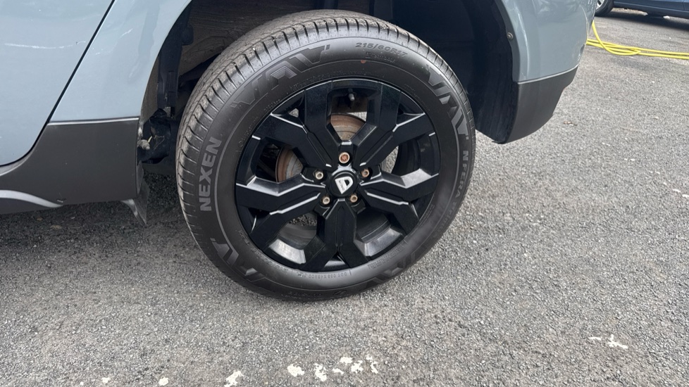 Dacia Duster 1.3 TCe 150 Extreme SE 5dr EDC Petrol Estate - Image 31