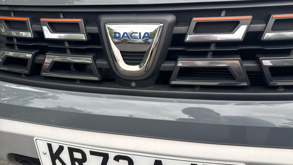 Dacia Duster 1.3 TCe 150 Extreme SE 5dr EDC Petrol Estate - Image 32