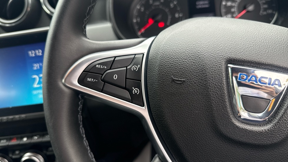 Dacia Duster 1.3 TCe 150 Extreme SE 5dr EDC Petrol Estate - Image 33