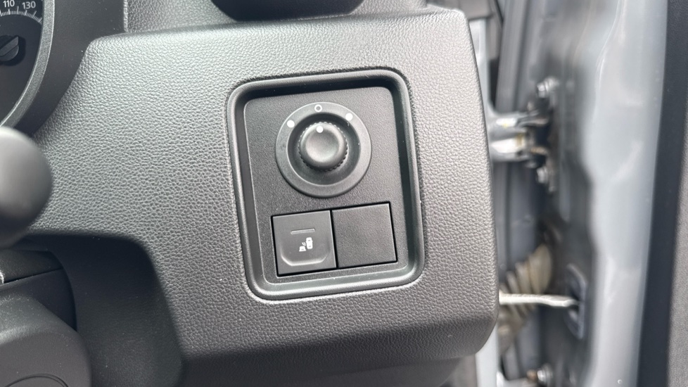 Dacia Duster 1.3 TCe 150 Extreme SE 5dr EDC Petrol Estate - Image 34