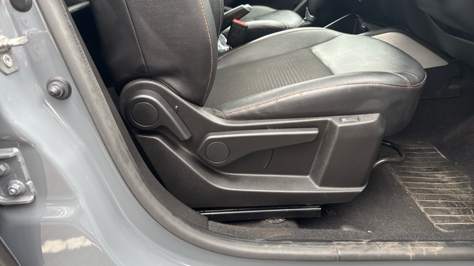 Dacia Duster 1.3 TCe 150 Extreme SE 5dr EDC Petrol Estate - Image 35